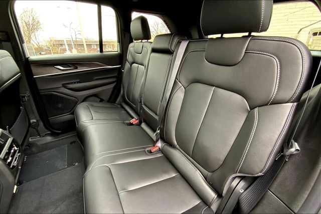 2025 JEEP GRAND CHEROKEE - Image 10