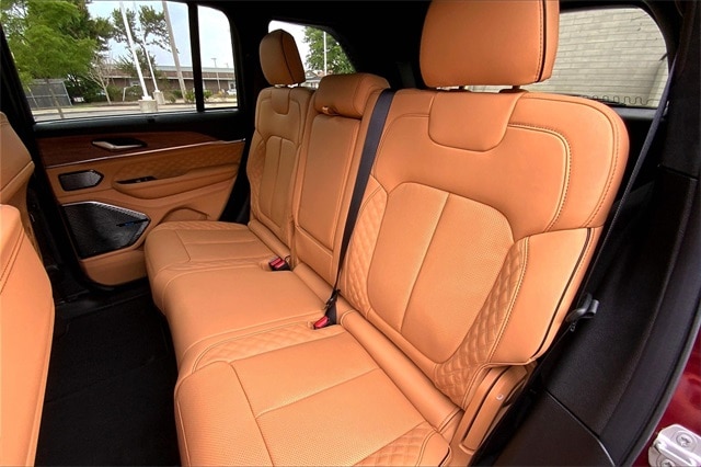 2025 JEEP GRAND CHEROKEE - Image 10