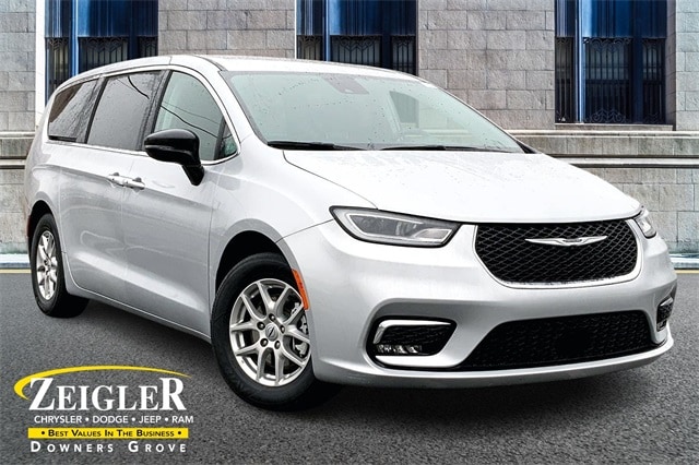 2024 Chrysler Pacifica Touring L's photo