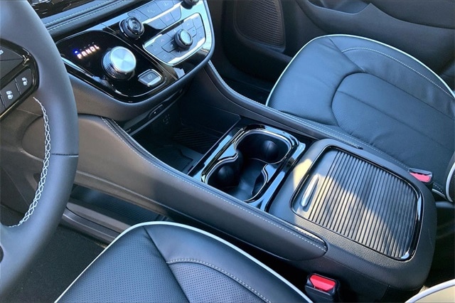 2026 CHRYSLER PACIFICA - Image 7