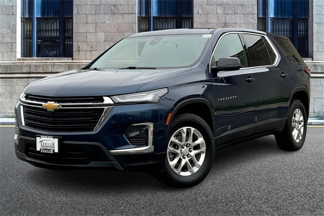 Used 2022 Chevrolet Traverse LS with VIN 1GNERFKW5NJ189219 for sale in Downers Grove, IL