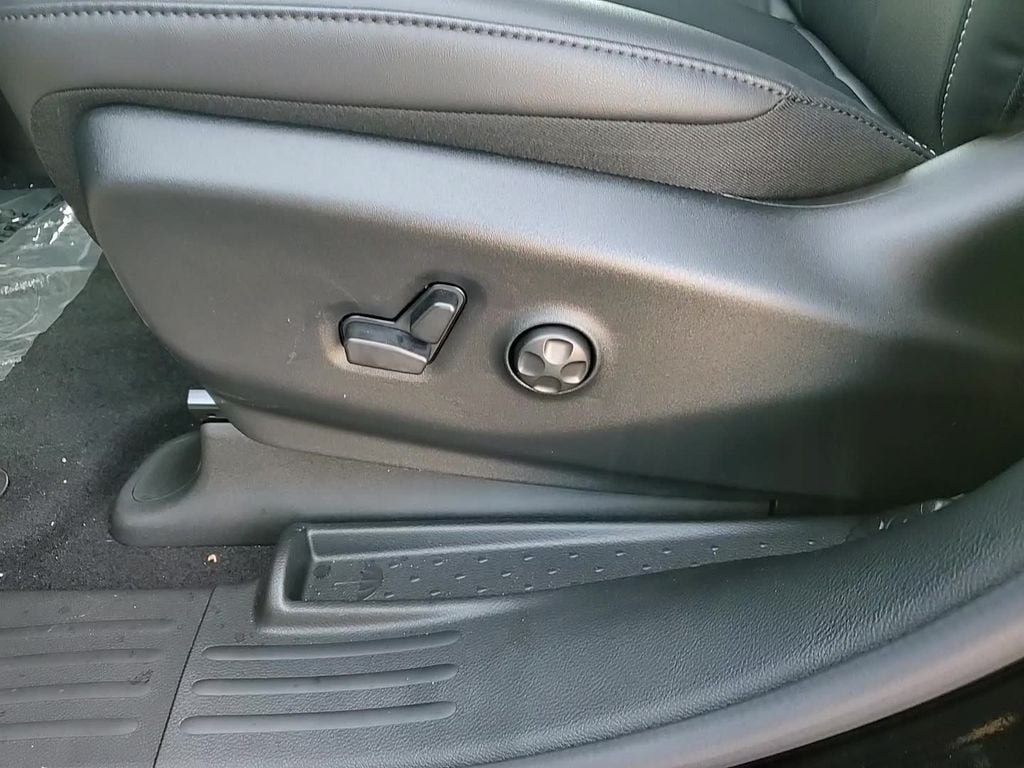 2026 Chrysler Pacifica Select - Photo 11