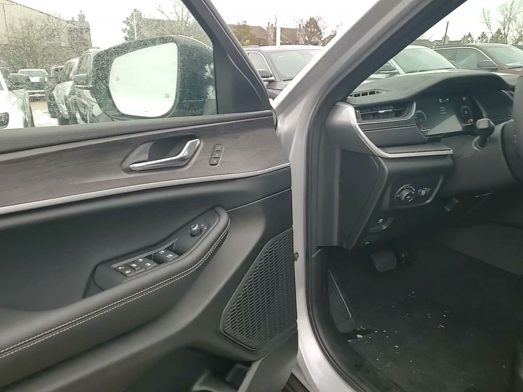 2025 Jeep Grand Cherokee Limited - Photo 24