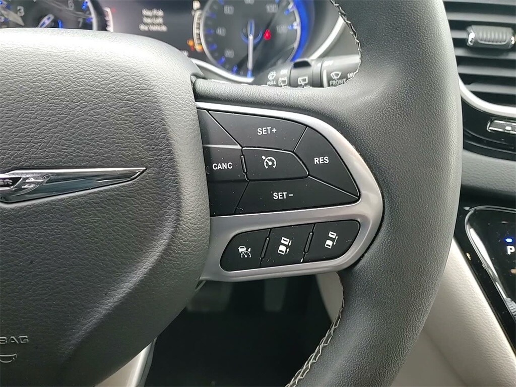 2023 CHRYSLER PACIFICA - Image 26