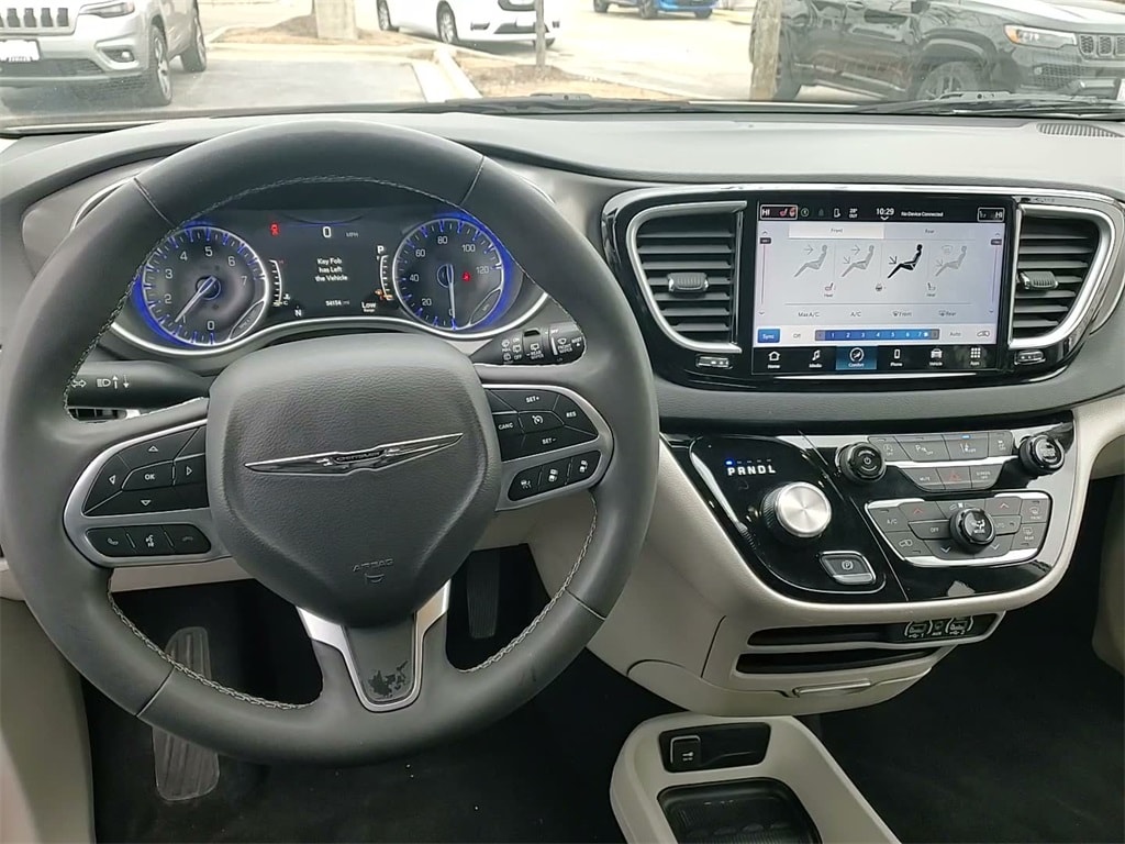 2023 CHRYSLER PACIFICA - Image 32