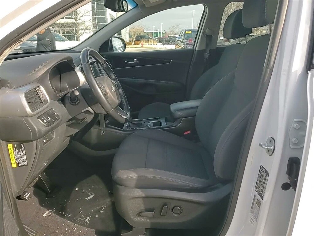 2017 KIA SORENTO - Image 21