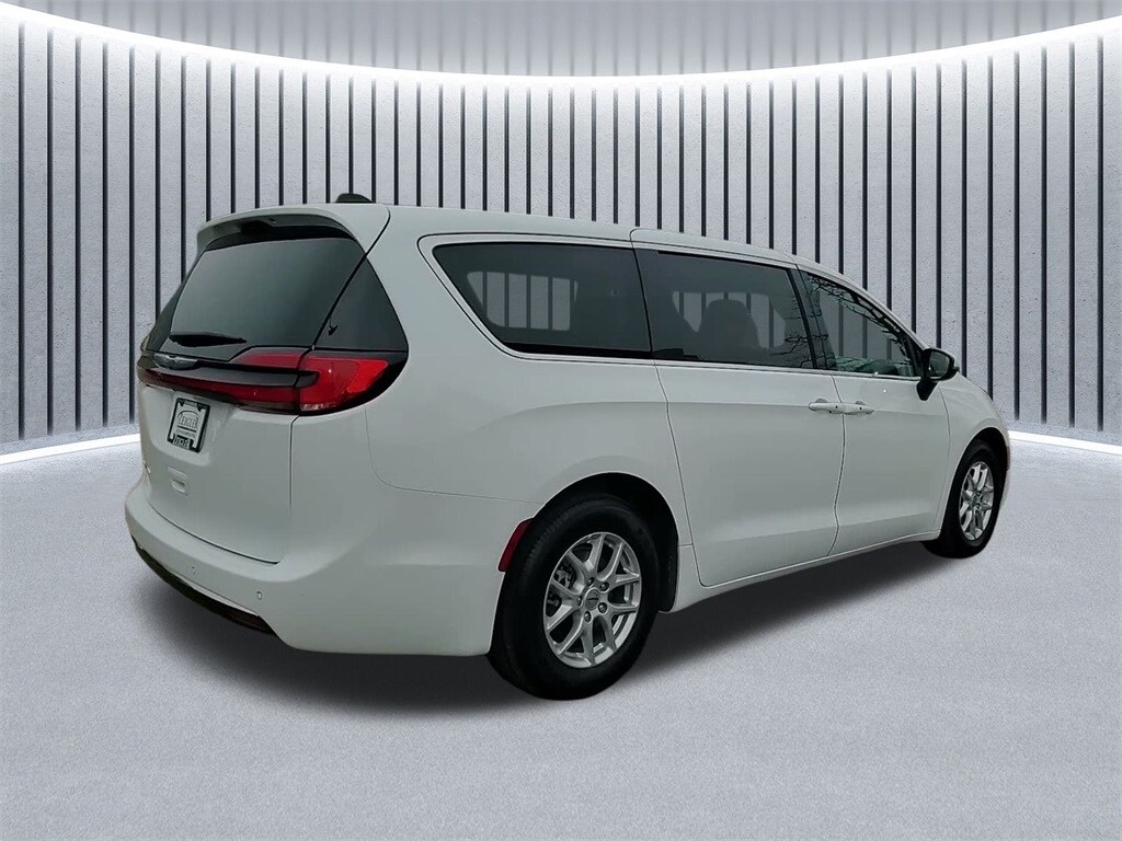 2023 CHRYSLER PACIFICA - Image 6