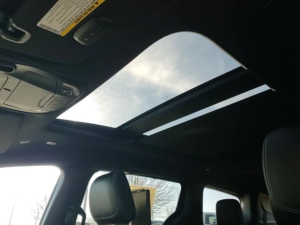 2026 Chrysler Pacifica Select - Photo 18
