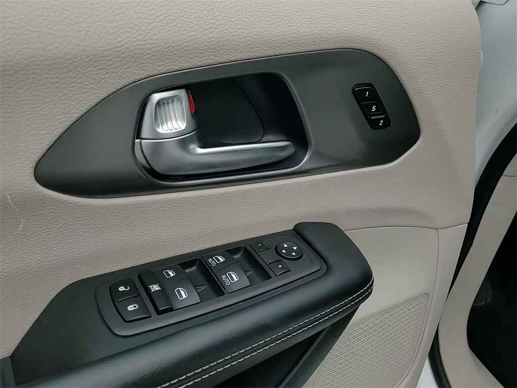 2023 CHRYSLER PACIFICA - Image 21