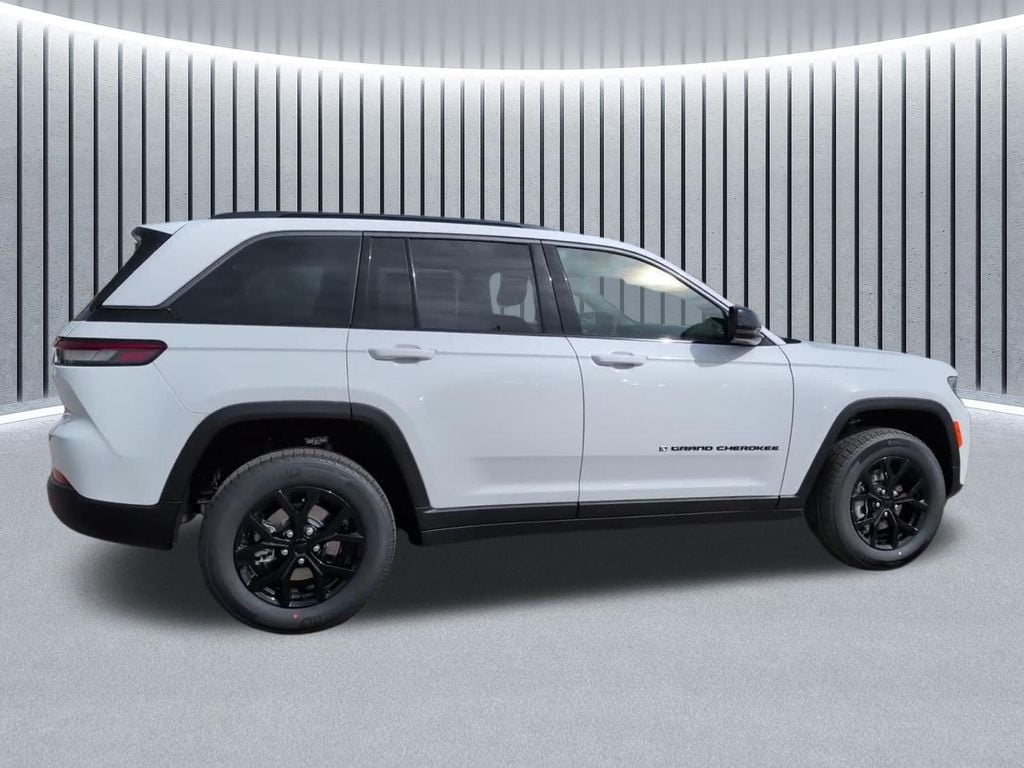 New 2026 Jeep Grand Cherokee LAREDO ALTITUDE 4X4 Sport Utility
