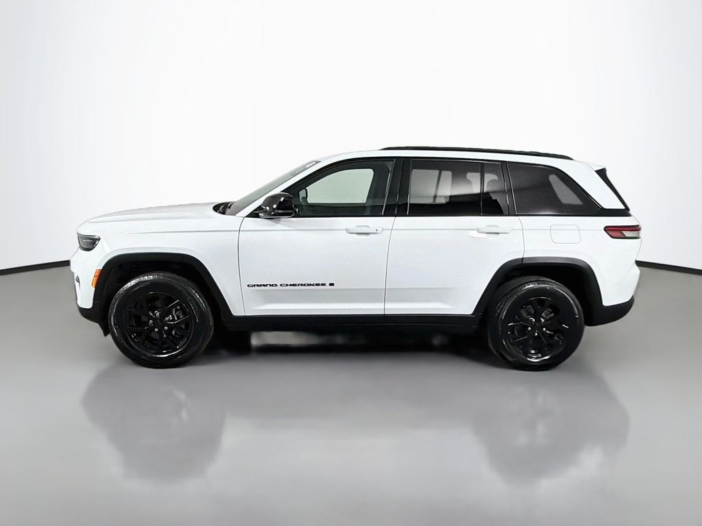 Used 2025 Jeep Grand Cherokee Laredo SUV