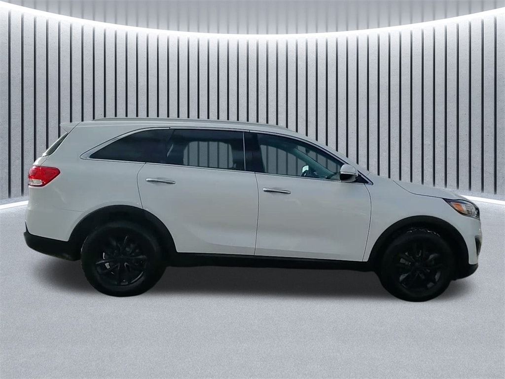 2017 KIA SORENTO - Image 5