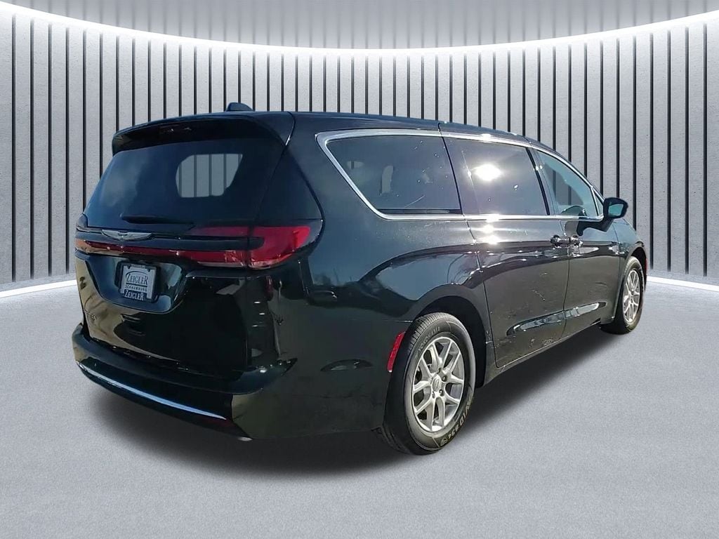 New 2026 Chrysler Pacifica SELECT Passenger Van