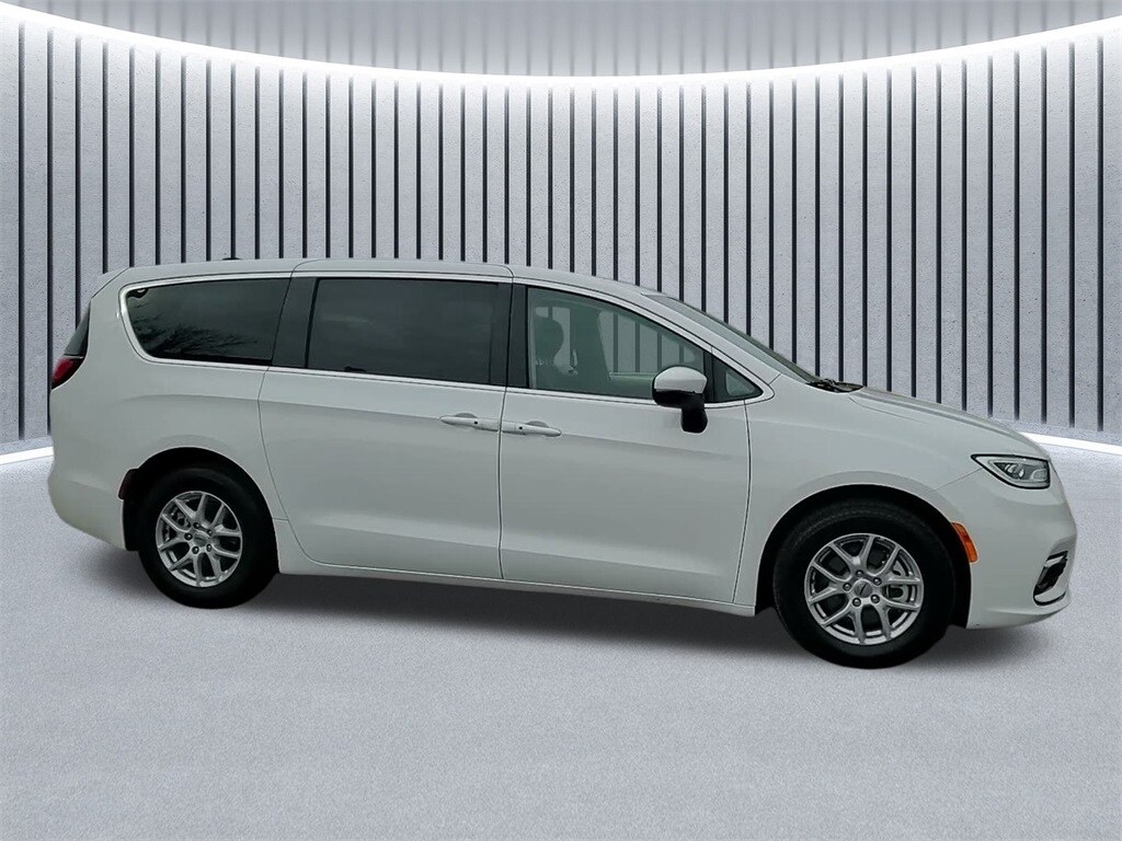 2023 CHRYSLER PACIFICA - Image 4