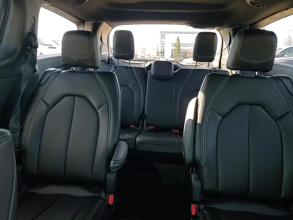 2026 Chrysler Pacifica Select - Photo 19