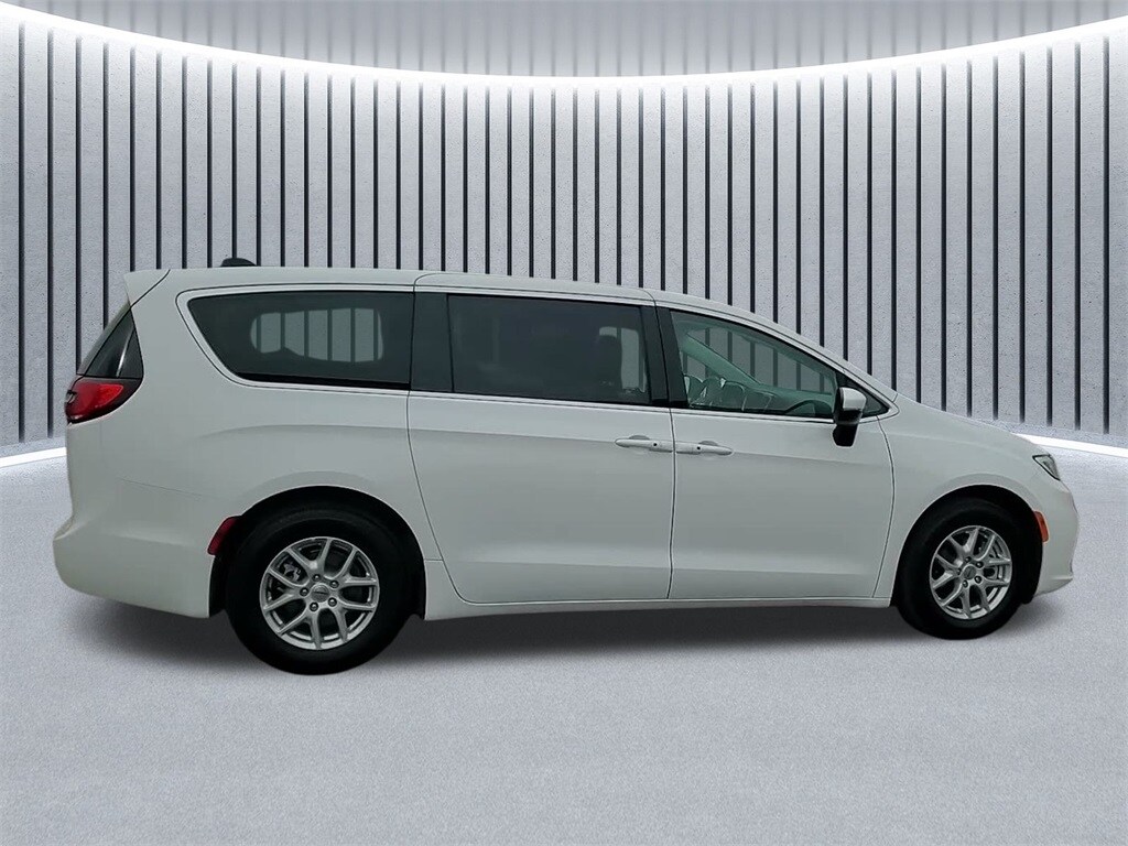 2023 CHRYSLER PACIFICA - Image 5