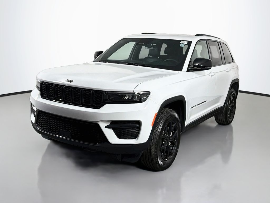 Used 2025 Jeep Grand Cherokee Laredo SUV