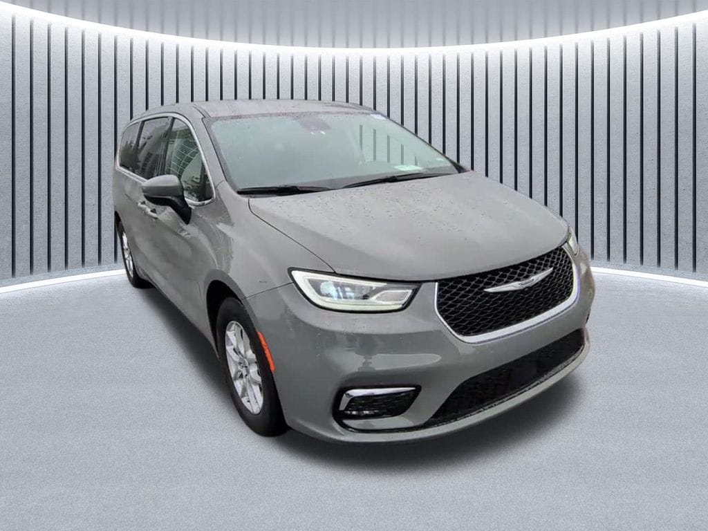 2023 Chrysler Pacifica Van Passenger Van 