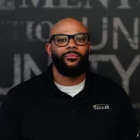 Staff member Vonce Isom from ID_8c6f0f