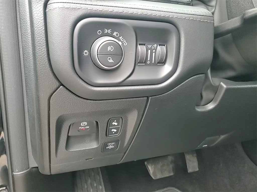 2025 RAM 1500 - Image 27