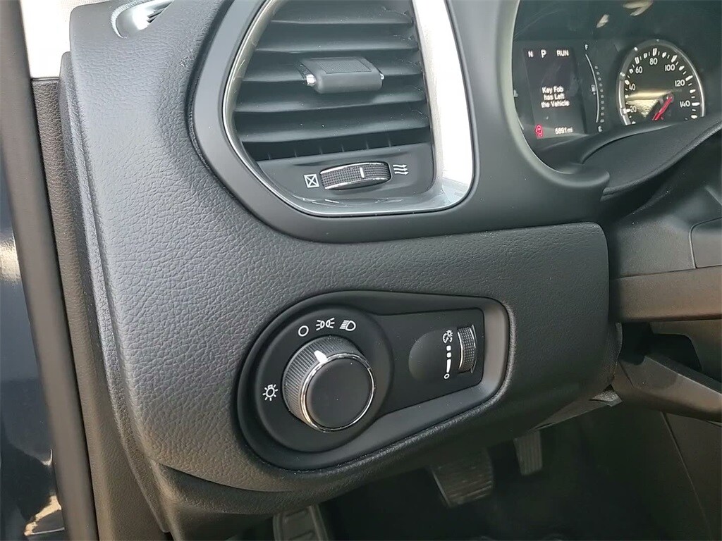 2023 JEEP RENEGADE - Image 27