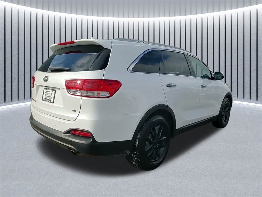 2017 KIA SORENTO - Image 8