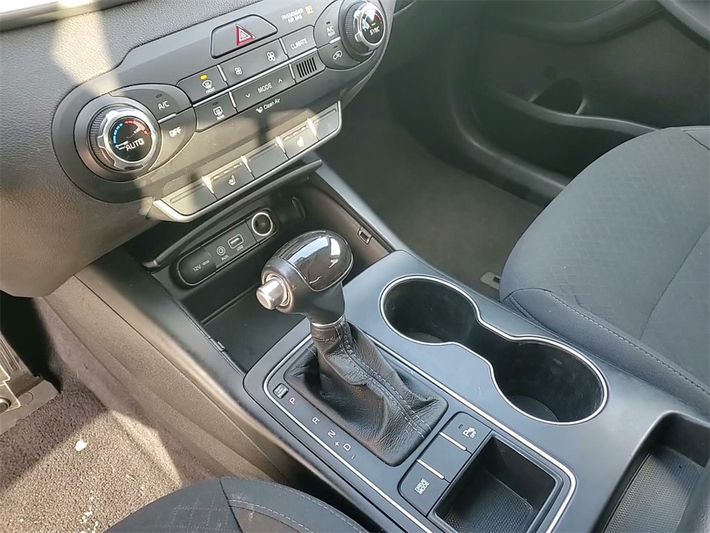 2017 KIA SORENTO - Image 28