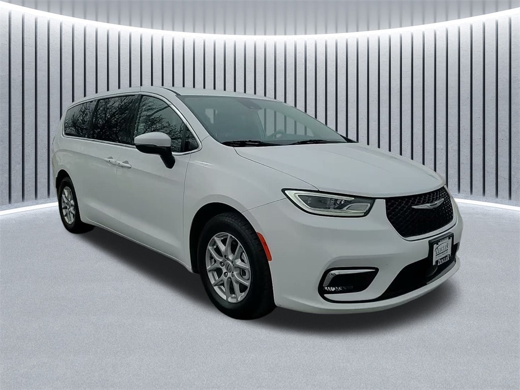 2023 CHRYSLER PACIFICA - Image 1