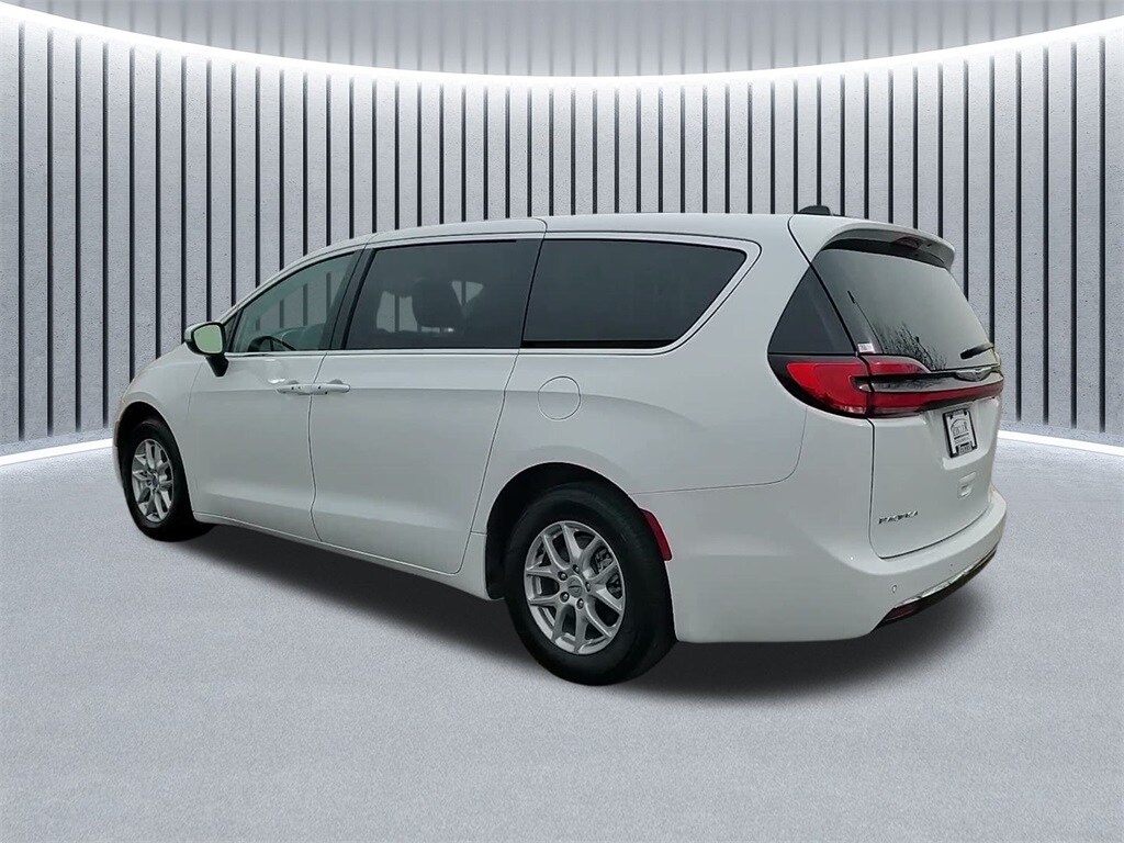 2023 CHRYSLER PACIFICA - Image 12
