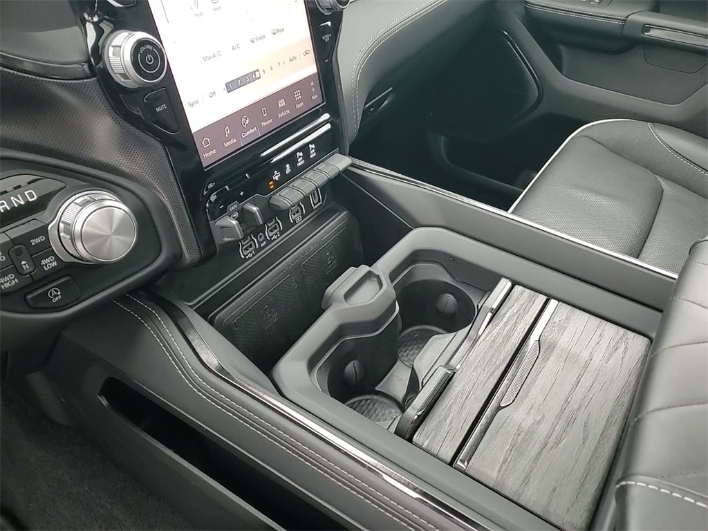 2025 RAM 1500 - Image 33