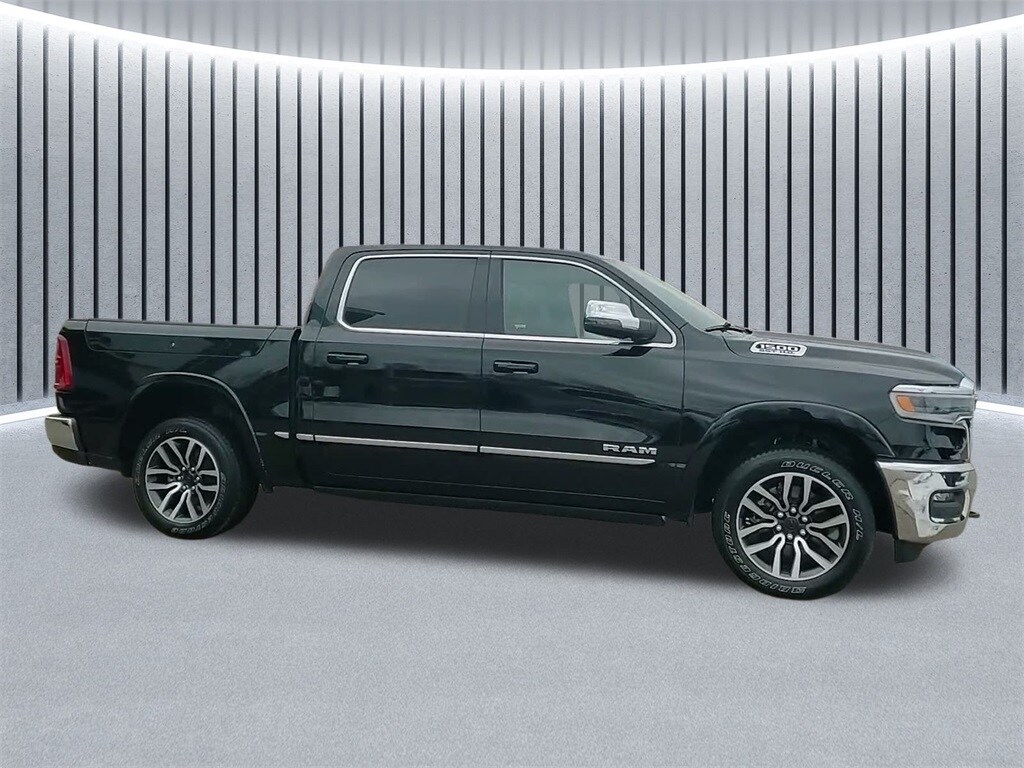 2025 RAM 1500 - Image 4