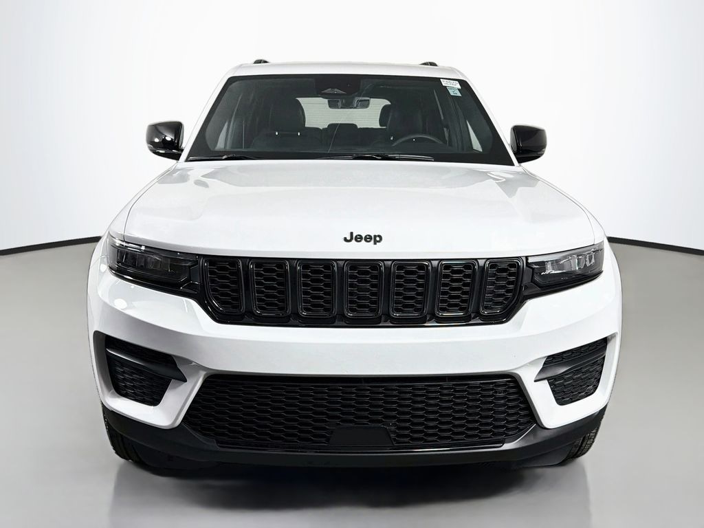 Used 2025 Jeep Grand Cherokee Laredo SUV