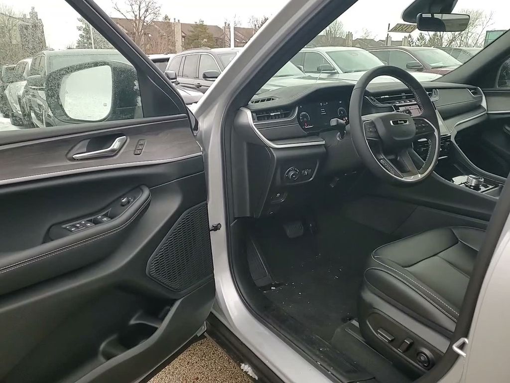 2025 Jeep Grand Cherokee Limited - Photo 23