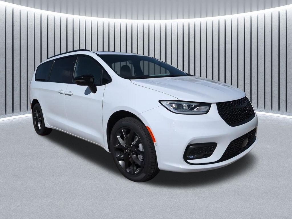 New 2026 Chrysler Pacifica LIMITED AWD Passenger Van