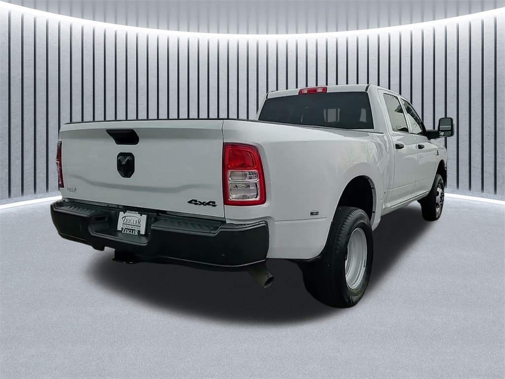 2024 RAM 3500 - Image 9