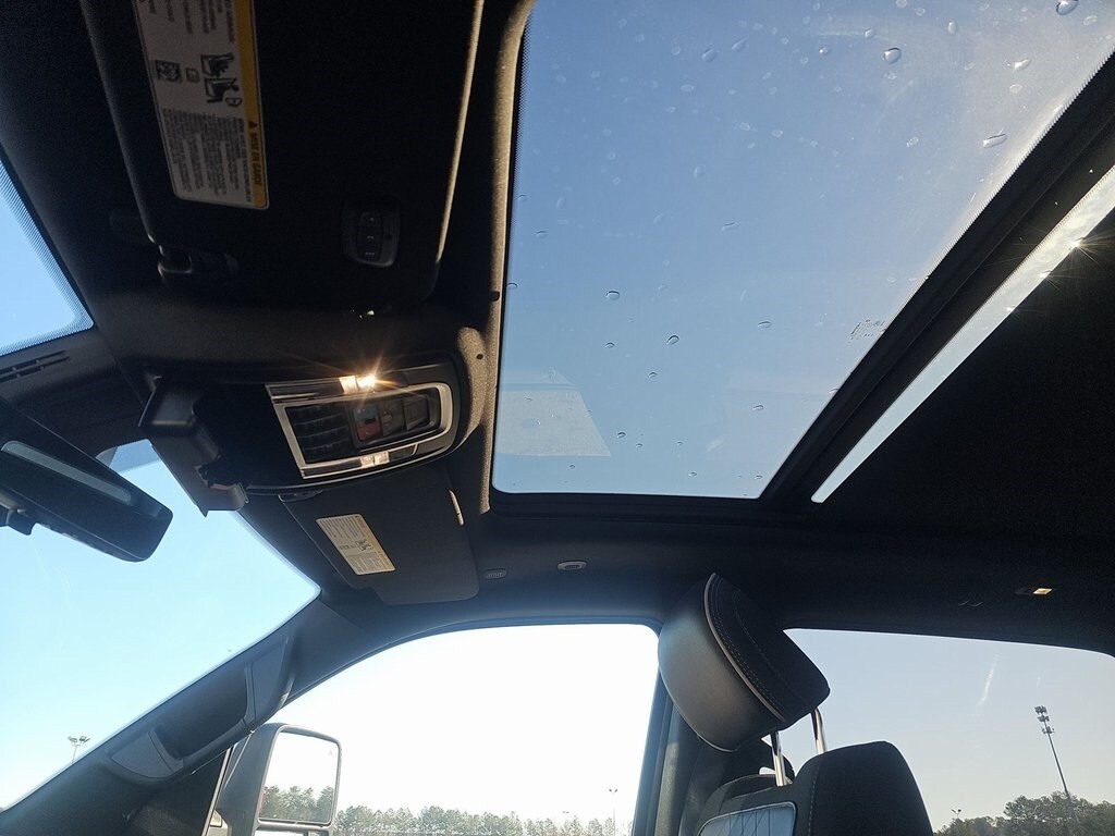 2025 RAM 1500 - Image 9