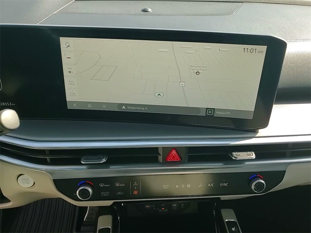 2025 KIA SORENTO - Image 29
