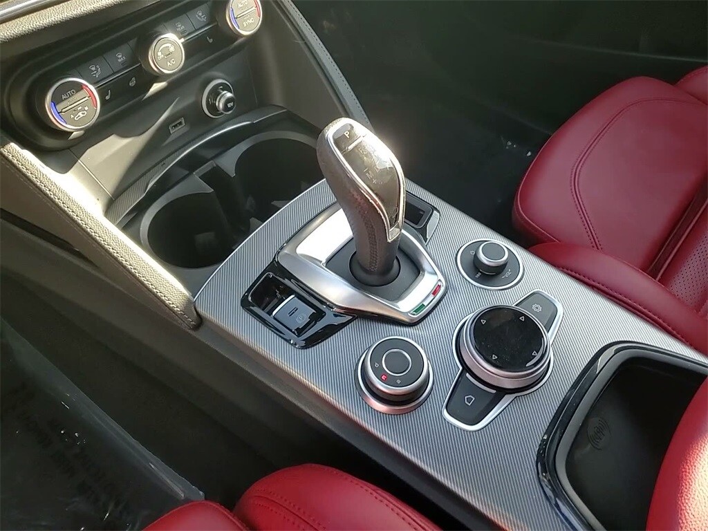 2024 ALFA ROMEO STELVIO - Image 32