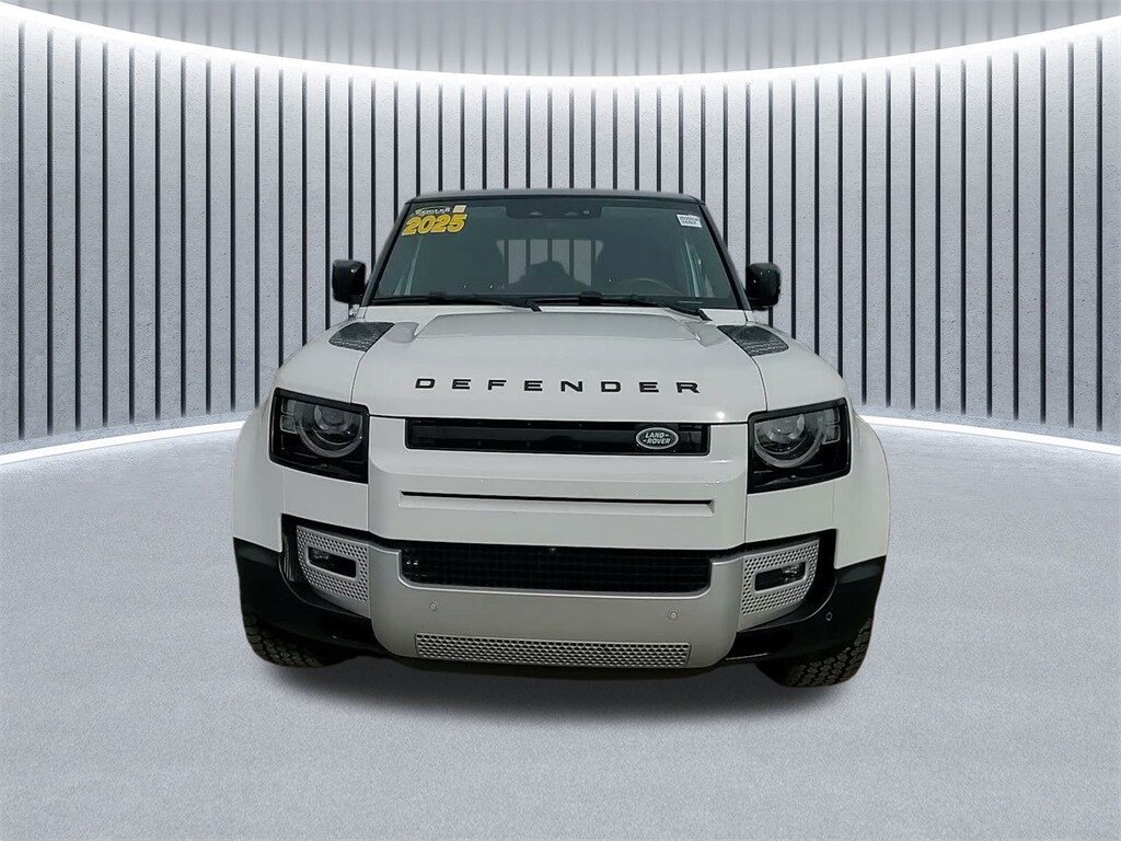 2025 LAND ROVER DEFENDER - Image 18