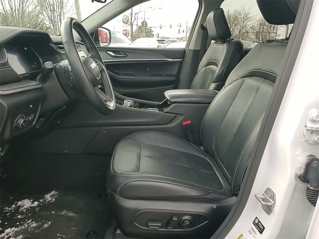 2022 JEEP GRAND CHEROKEE L - Image 11