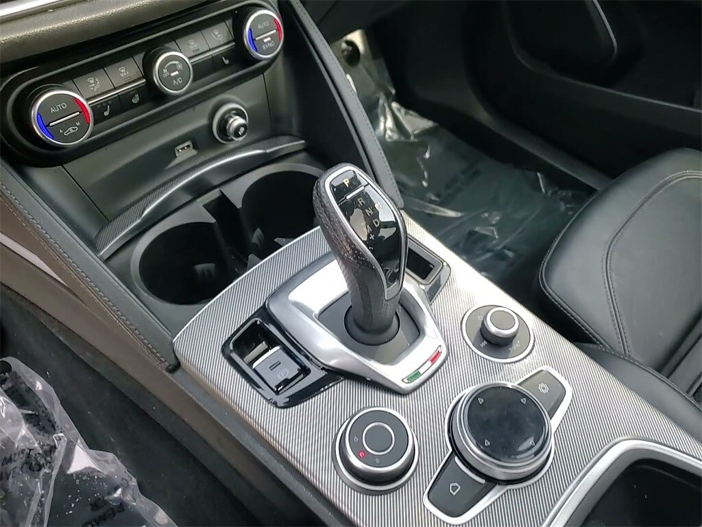 2022 ALFA ROMEO STELVIO - Image 30