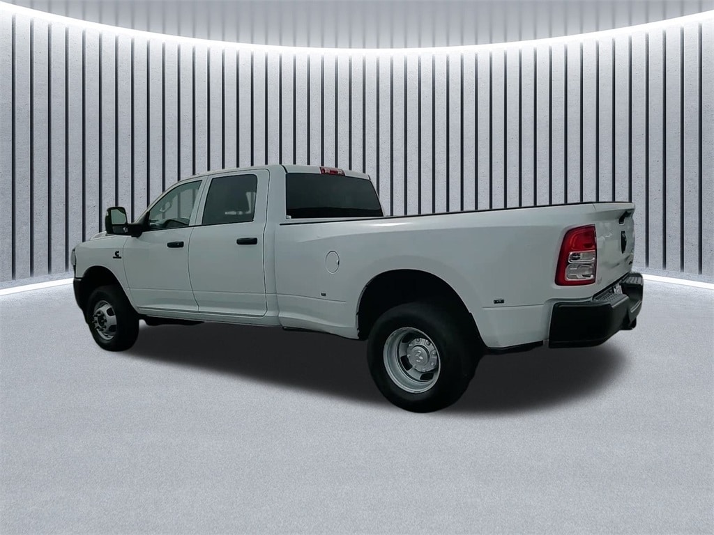 2024 RAM 3500 - Image 13
