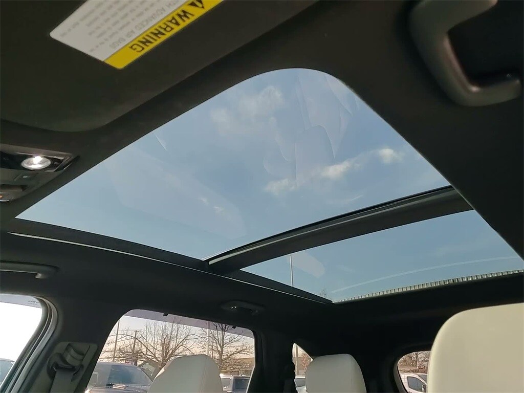 2025 KIA SORENTO - Image 32