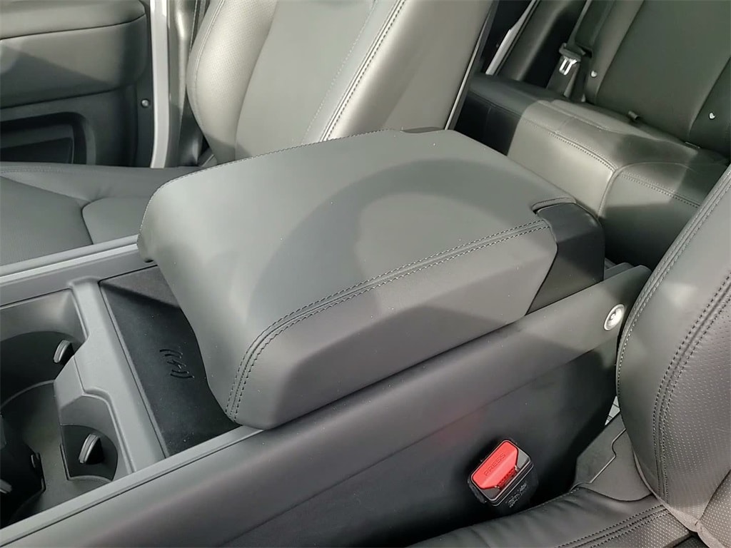 2025 LAND ROVER DEFENDER - Image 29