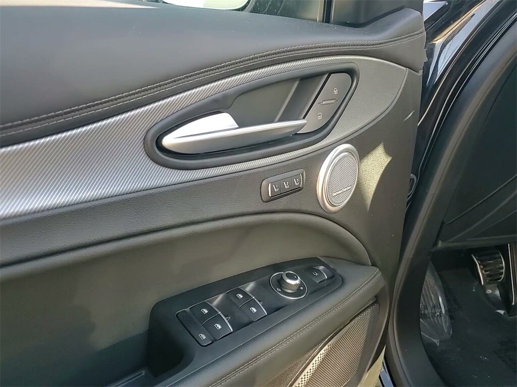 2024 ALFA ROMEO STELVIO - Image 22