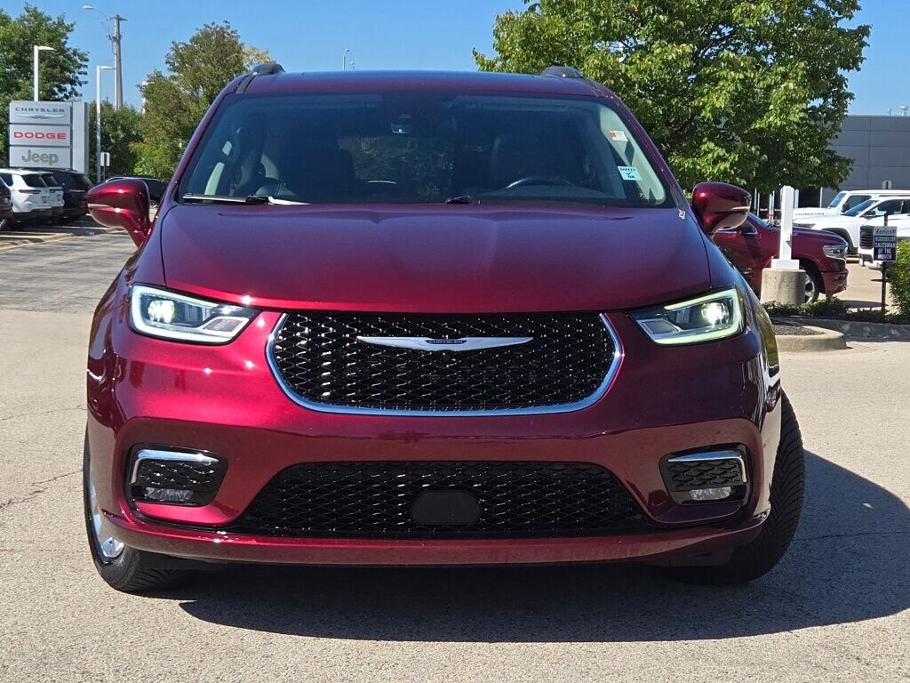 2021 Chrysler Pacifica Touring L photo 3