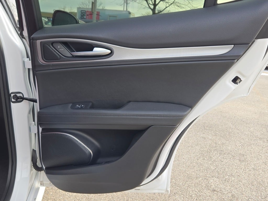 2022 ALFA ROMEO STELVIO - Image 12