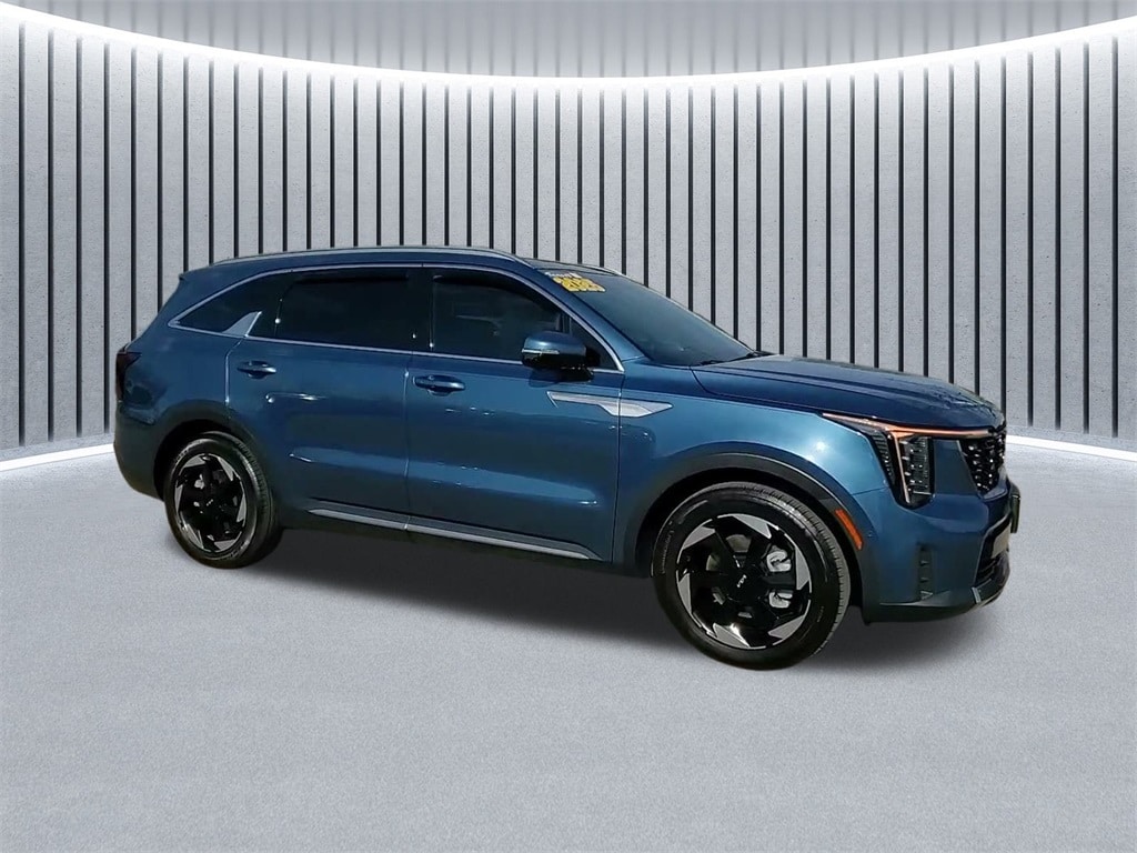 2025 KIA SORENTO - Image 3