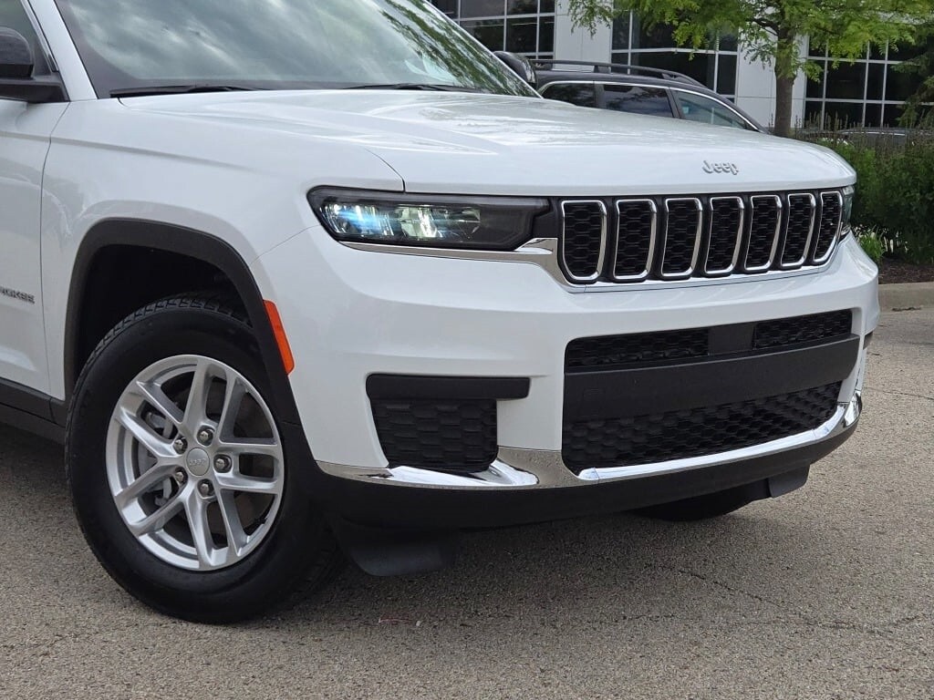 2024 Jeep Grand Cherokee Laredo photo 2