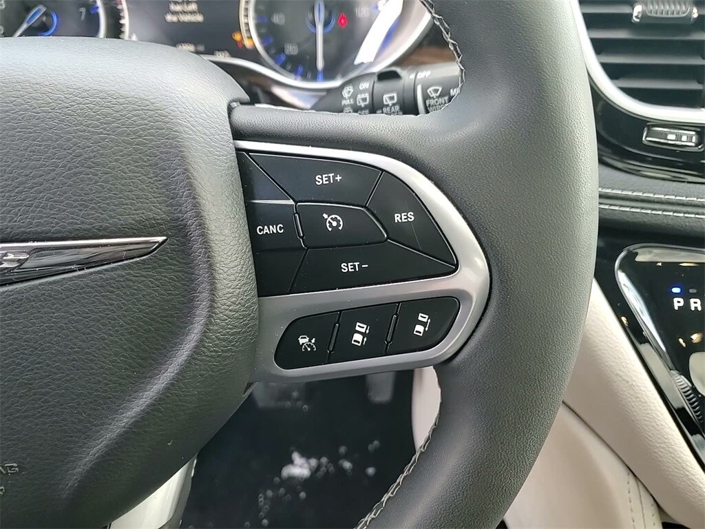 2023 CHRYSLER PACIFICA - Image 26